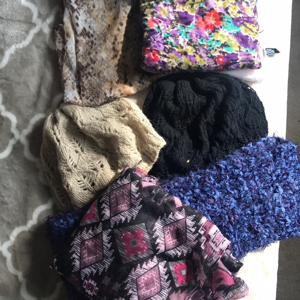 Beanies and scarves bundle!